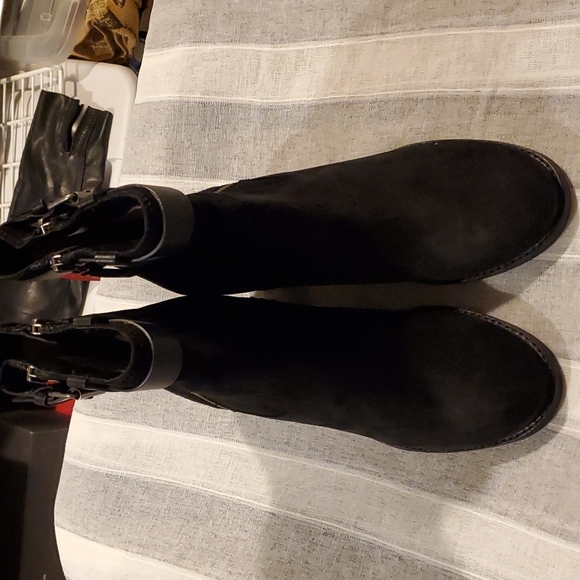 Beautiful suede waterproof booties with double zipper and leather strap detail - Picture 2 of 10